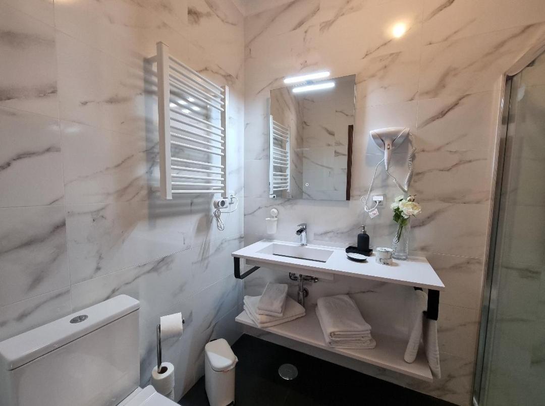 Apartmento Praia Da Dona Ana 拉哥斯 外观 照片
